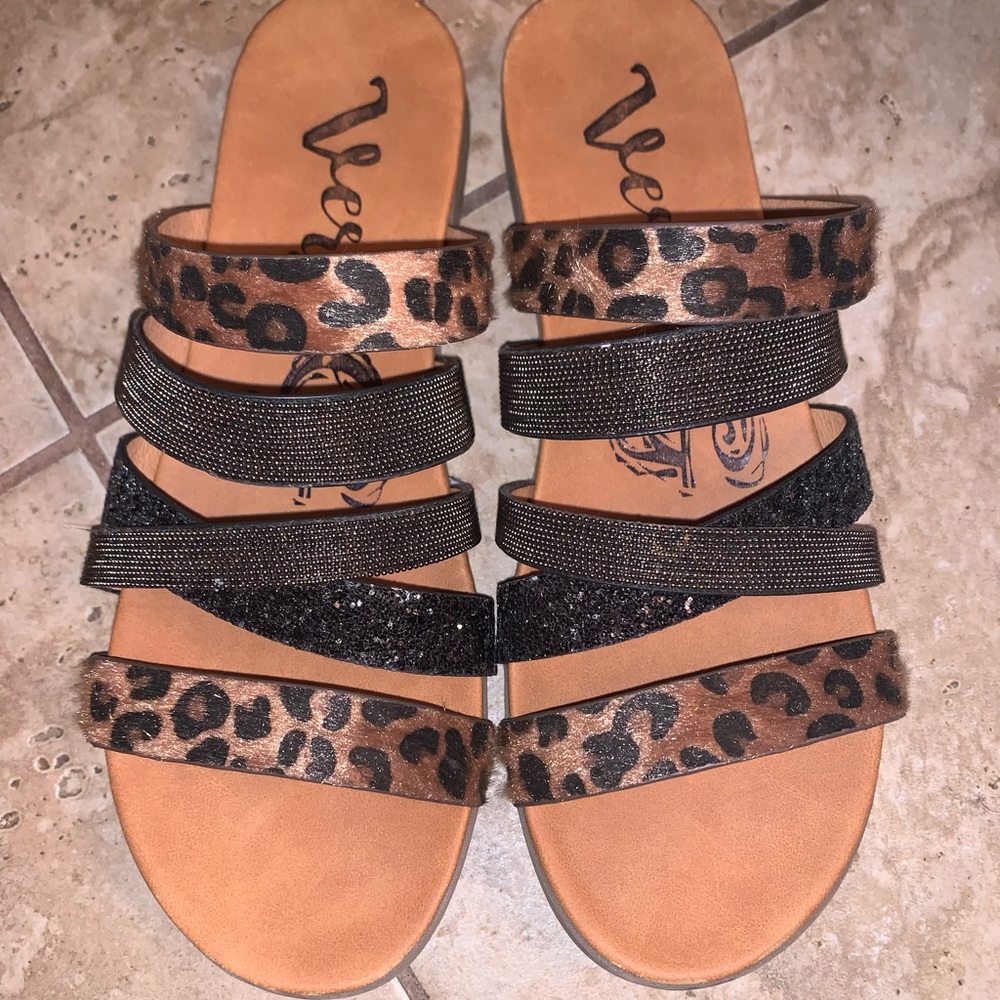 Very G sandals